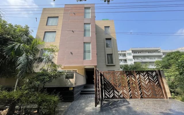 Saltstayz Select - Galleria Market & Golf Course Road