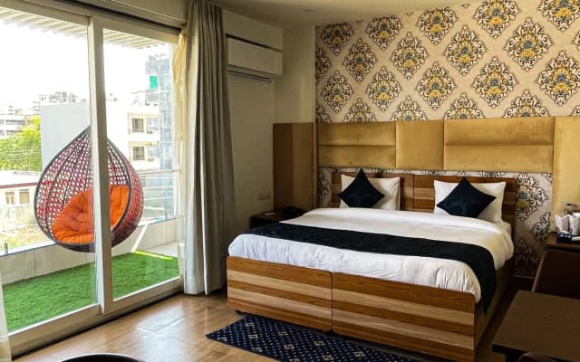 Sky Suites Huda City Center