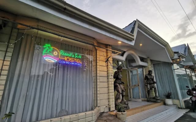 Resort’s Side Hostel near Shangrila