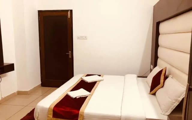 Shalimar Lodge, "700 meter from Katra Bus Stand"