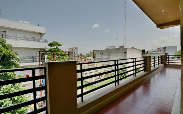 OYO Flagship 4464 MAIRA RESIDENCY
