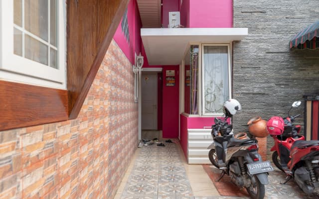 d'H Mansion La Rosa Syariah Sentul RedPartner