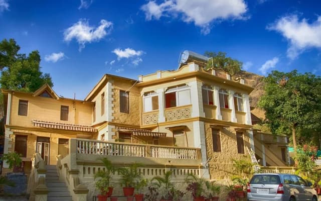 WelcomHeritage Connaught House, Mount Abu