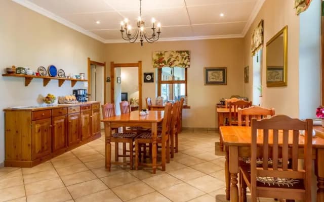 Porcupine Ridge Guest House