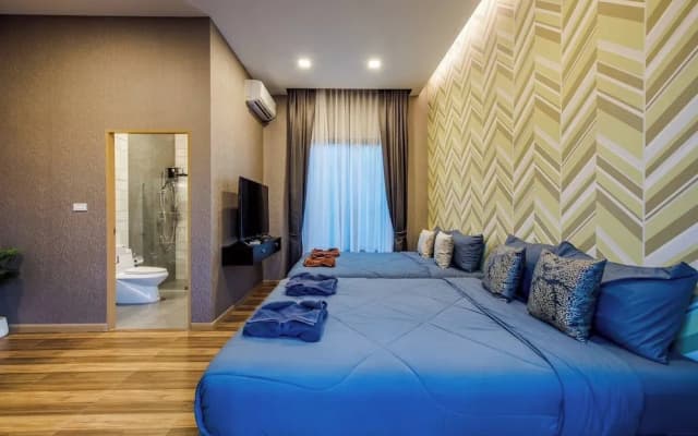 Sky Blue Private Pool Villa, Near Cham Am Beach