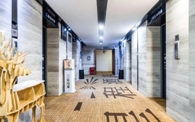 YA LAN TING Hotel (Guiyang Huaguoyuan bqigongyishuzhongxindian)