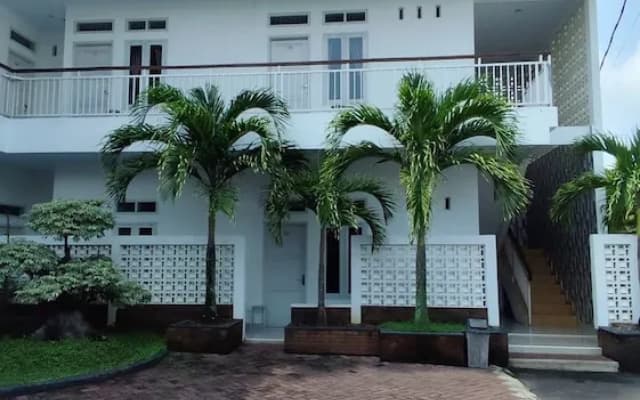 Backyard Guest House