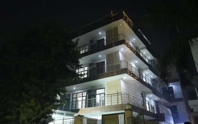 OYO 37169 Hotel Quadis