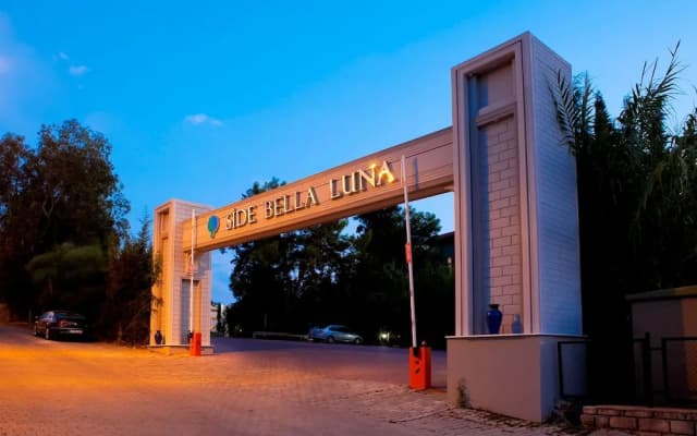 Elysium Side Bella