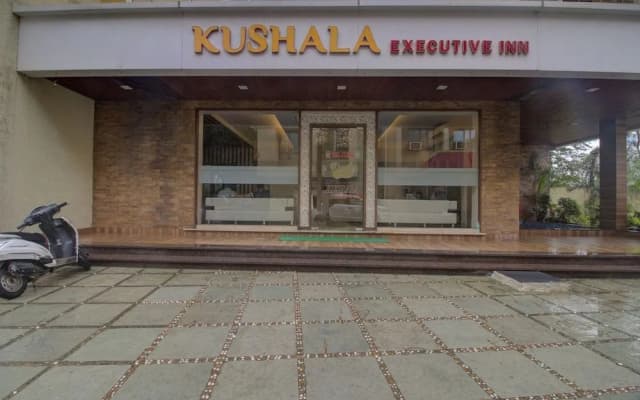 OYO 7158 Hotel Kushala Executive Inn