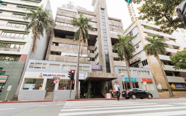 RedDoorz Premium near Greenbelt Makati