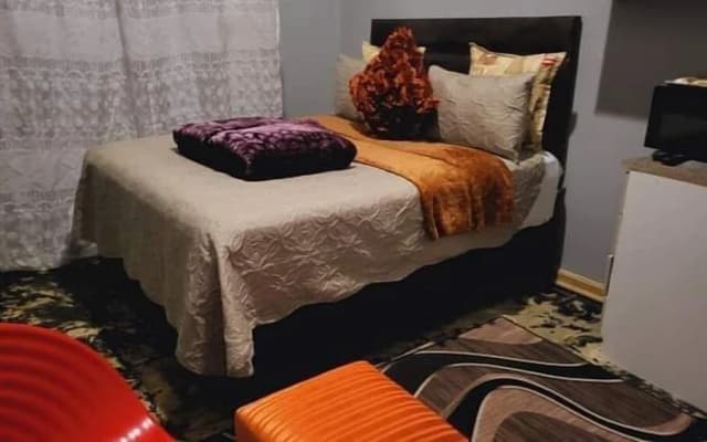Golden gate guesthouse 0787391431
