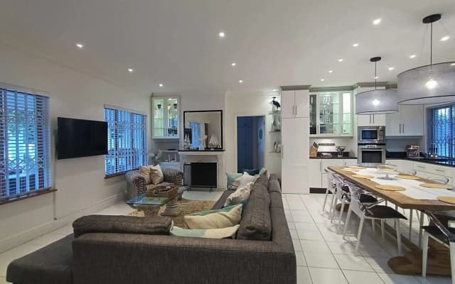 Villa Mintos - 4 bed 3 bath, Pool, 750m to Robberg 5 Beach