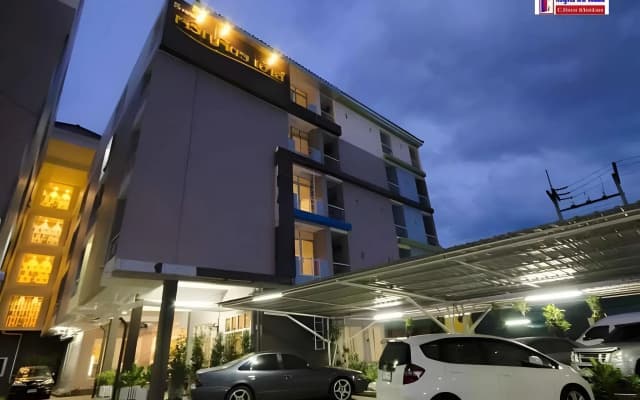 Charoenchit House