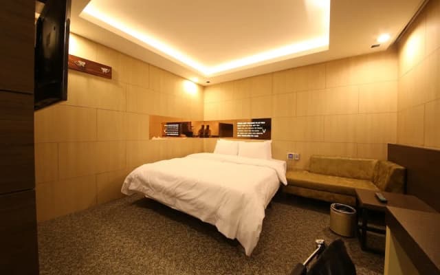 Moon Bay Hotel