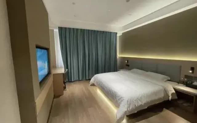 Chifeng Qingcheng Hotel (Weiduoli Wanyuecheng Chifeng South Railway Station)