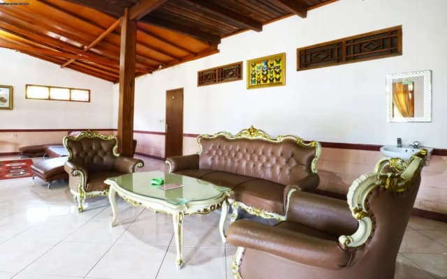 Aquarius Orange Hotel & Villa