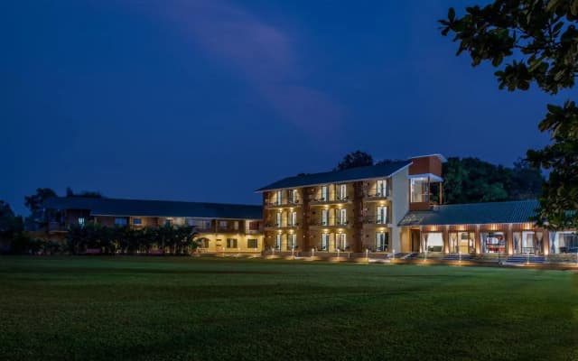 Paramount Riverfront Resort & Spa