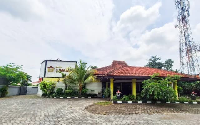 RedDoorz near Stadion Semeru Lumajang Jawa Timur