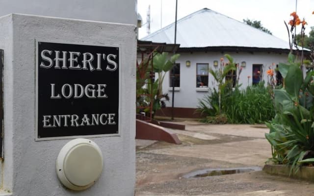 Sheri's Lodge & Backpackers