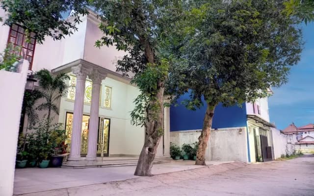 Capital O 94491 Family Homestay