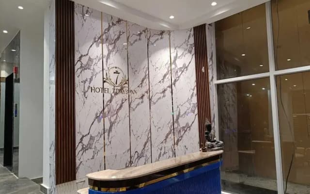 Hotel 7 Days Inn