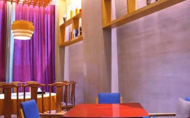 Zixuan Holiday Hotel