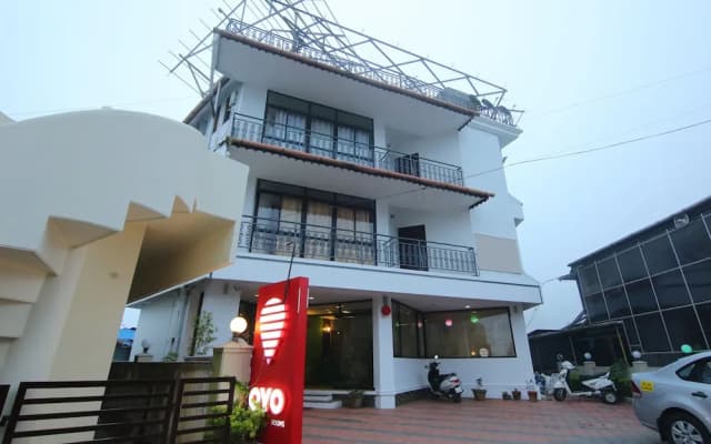 OYO 7647 Hotel Lions Den