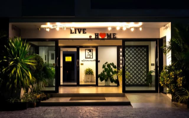 Aparthotel Live at Home Sukhumvit 105