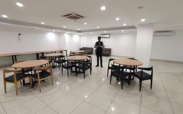 Saltstayz Select – Near Sohna Road City Center