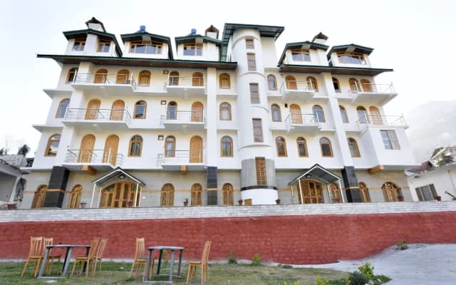 OYO 12271 Avenue Manali