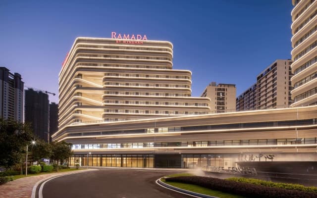 Ramada By Wyndham Maoming Dianbai