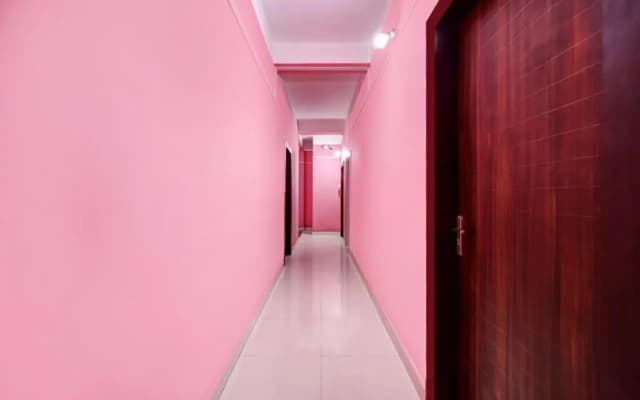 Sawkmie Hotel