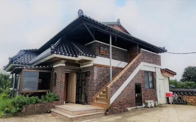 Damyang Friend and Doldamgil Pension(담양 친구와돌담길 펜션)