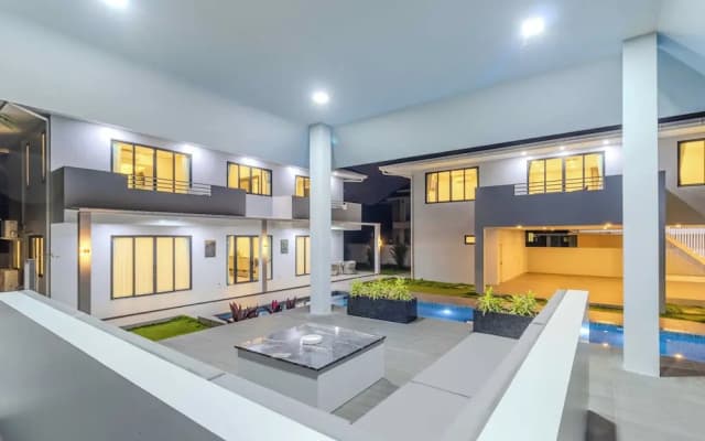2 Villas 2 Kitchens  Huge Pool V258