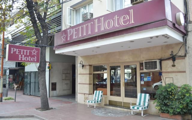 Hotel Petit