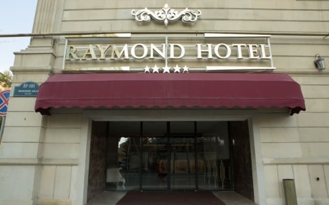 Отель Raymond