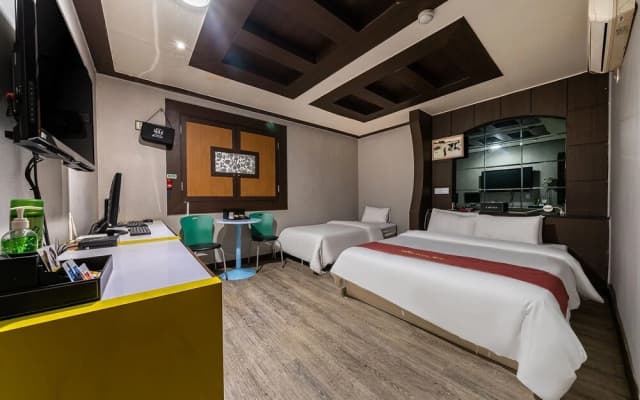 C-line Hotel