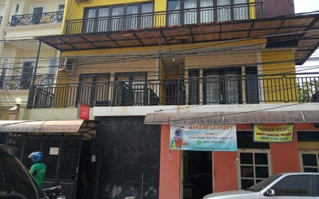 Guest House 647 Tanjung Duren Utara