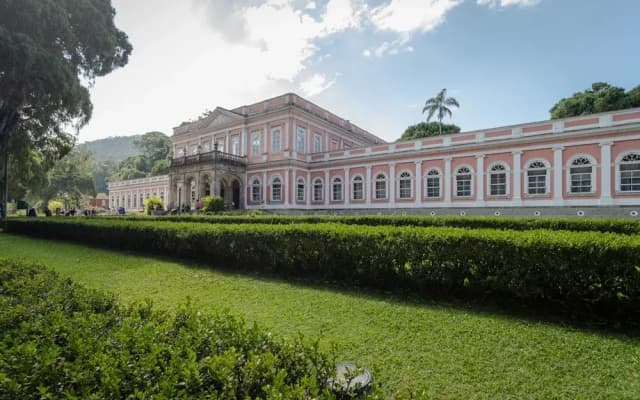 Casa com Wi-fi e Garagem a 400m do Museu Imperial