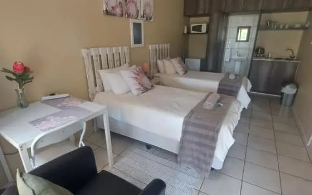DeLutz Overnight Accommodation Room 2