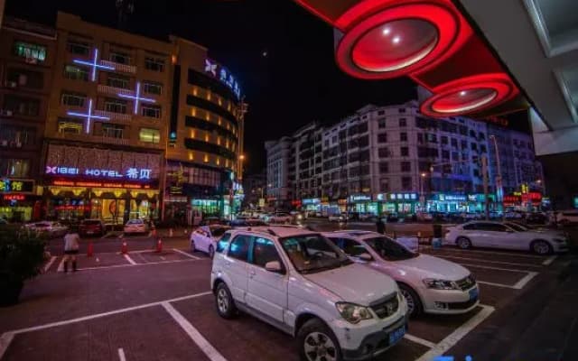 Yongkang Fengqi E-sports Hotel (Baolong Plaza)