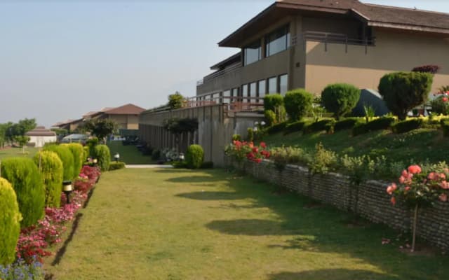 Taj Dal View Srinagar
