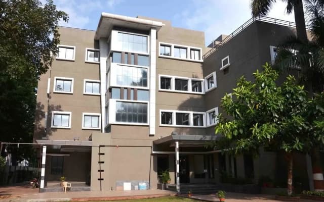 OYO 1535 Hotel Bee Town