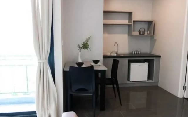 RQ Bangkok Sukhumvit 107 by Collection O