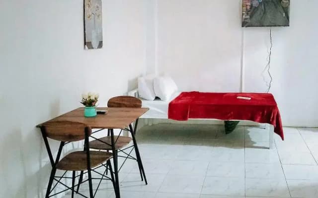 RedDoorz @ Rio Bella Lacson St. Bacolod