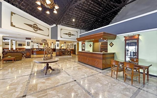 Grand Whiz Hotel Trawas