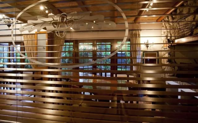 Oakhurst Hotel
