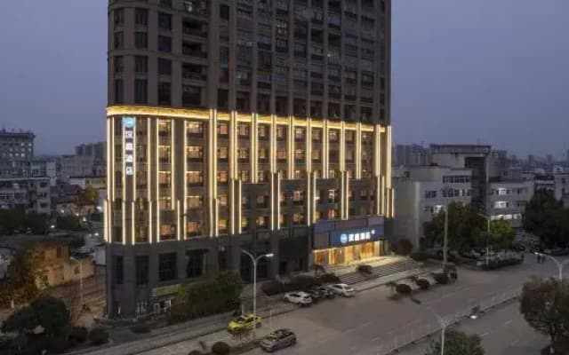 HanTing Hotel (Chizhou Qingyang Commercial Plaza)