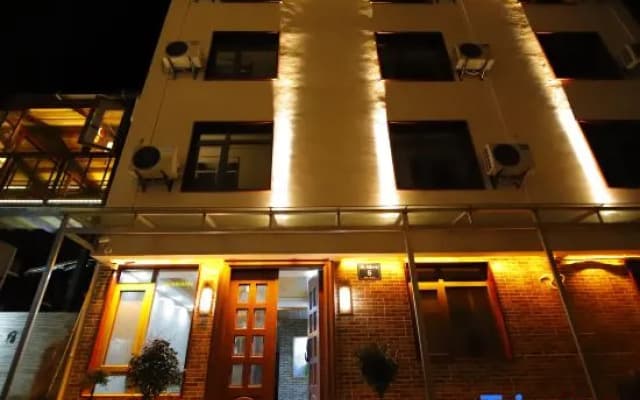 Floral Hotel · Mountain Whisper Hotel（Shennongjia Wooden fish store）